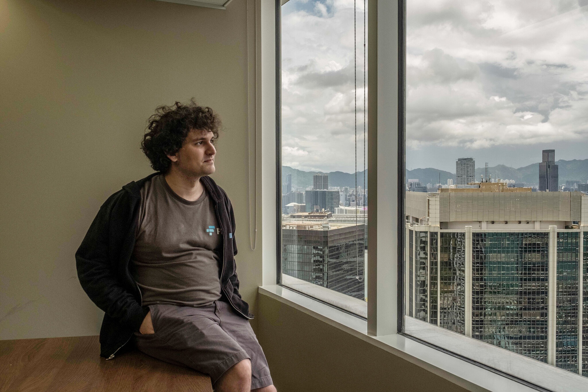 CEO cua FTX kiem tien de cho doi anh 2