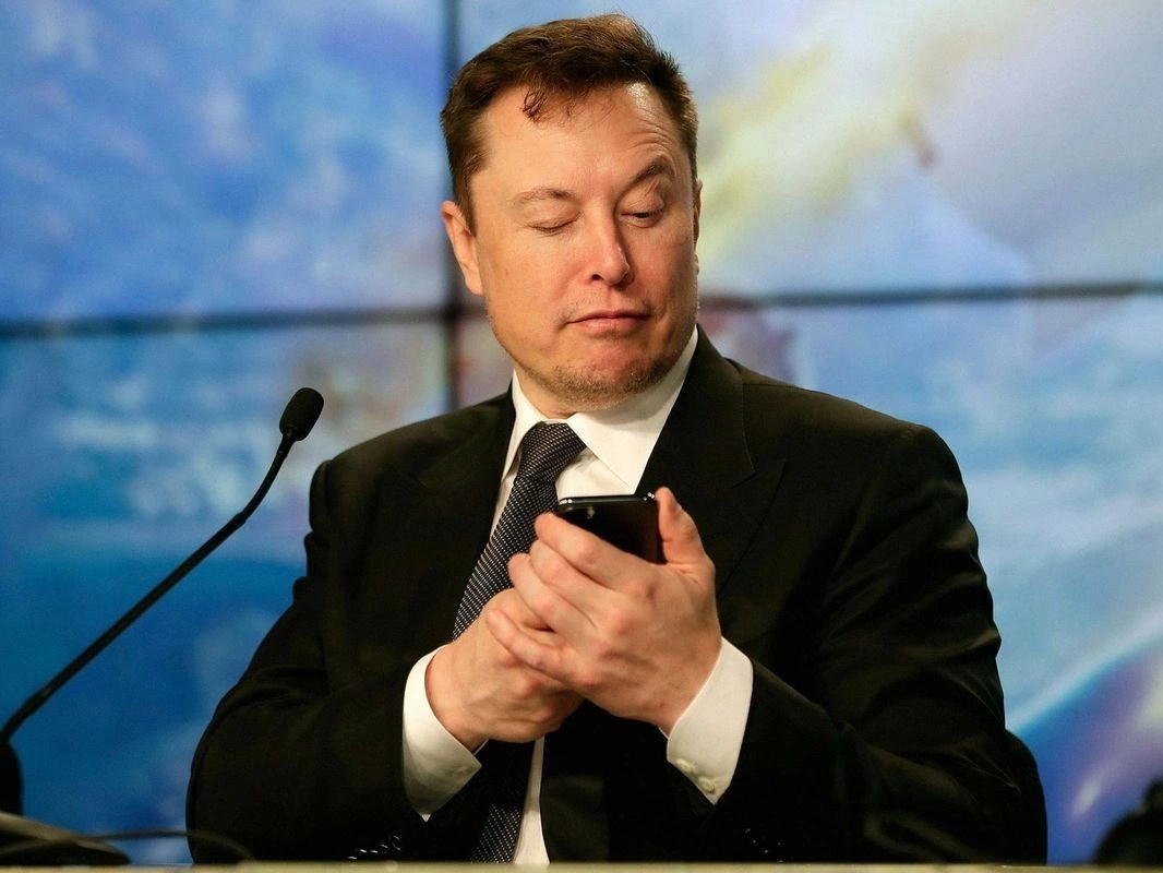 Elon Musk hoi gia mua lai tap chi New Scientist ngay tren Twitter hinh anh