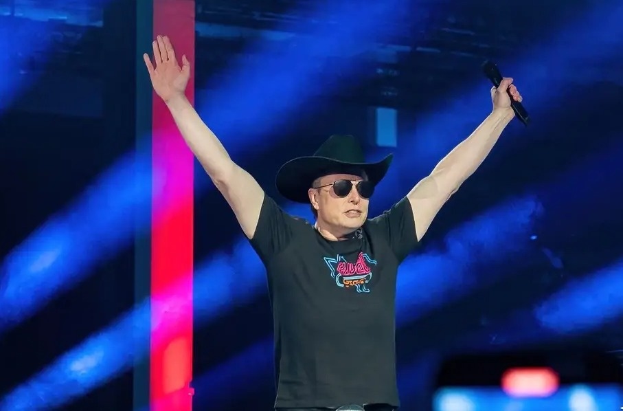 Tesla lai lon hinh anh