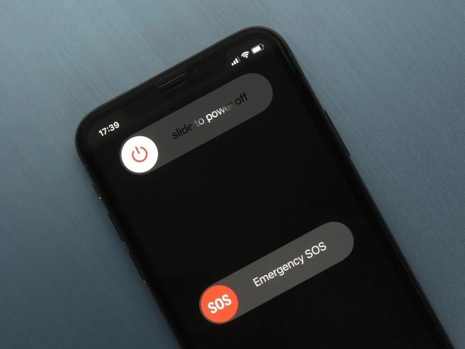 Lo hong khien iPhone bi hack du da tat nguon hinh anh