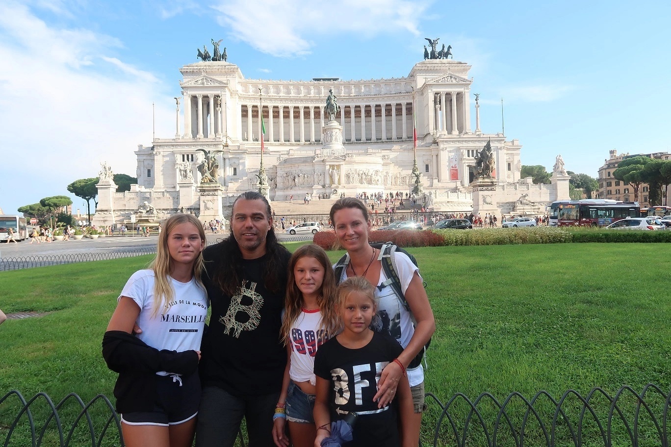 Gia dinh Bitcoin lo 1 trieu USD anh 2