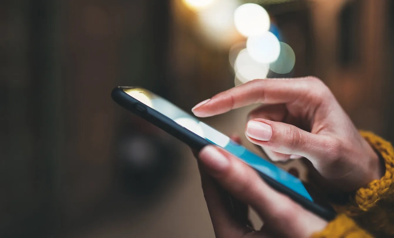 Hoi han khi dung iPhone anh 2