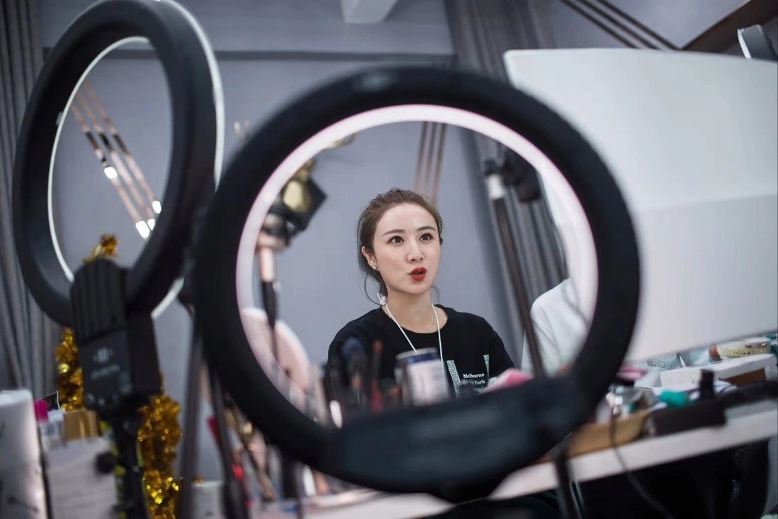 Livestream that chat kiem soat anh 1