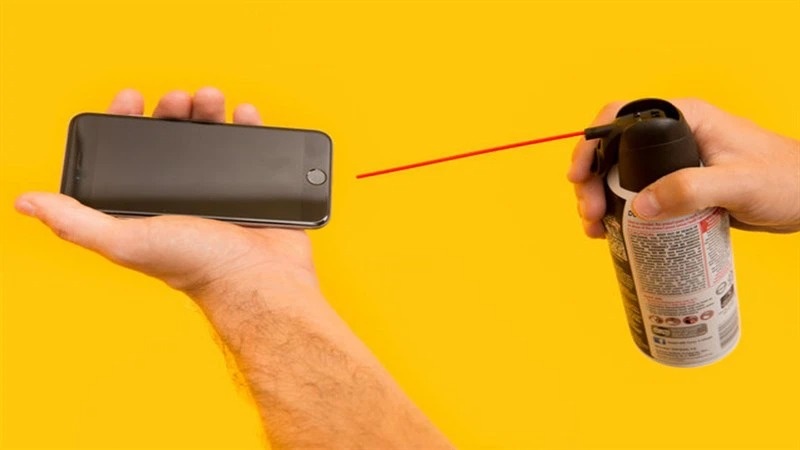 Ve sinh loa iPhone tai nha anh 5