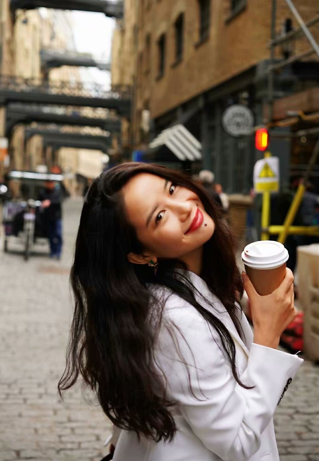 Nha dong sang lap Binance lo dien anh 1