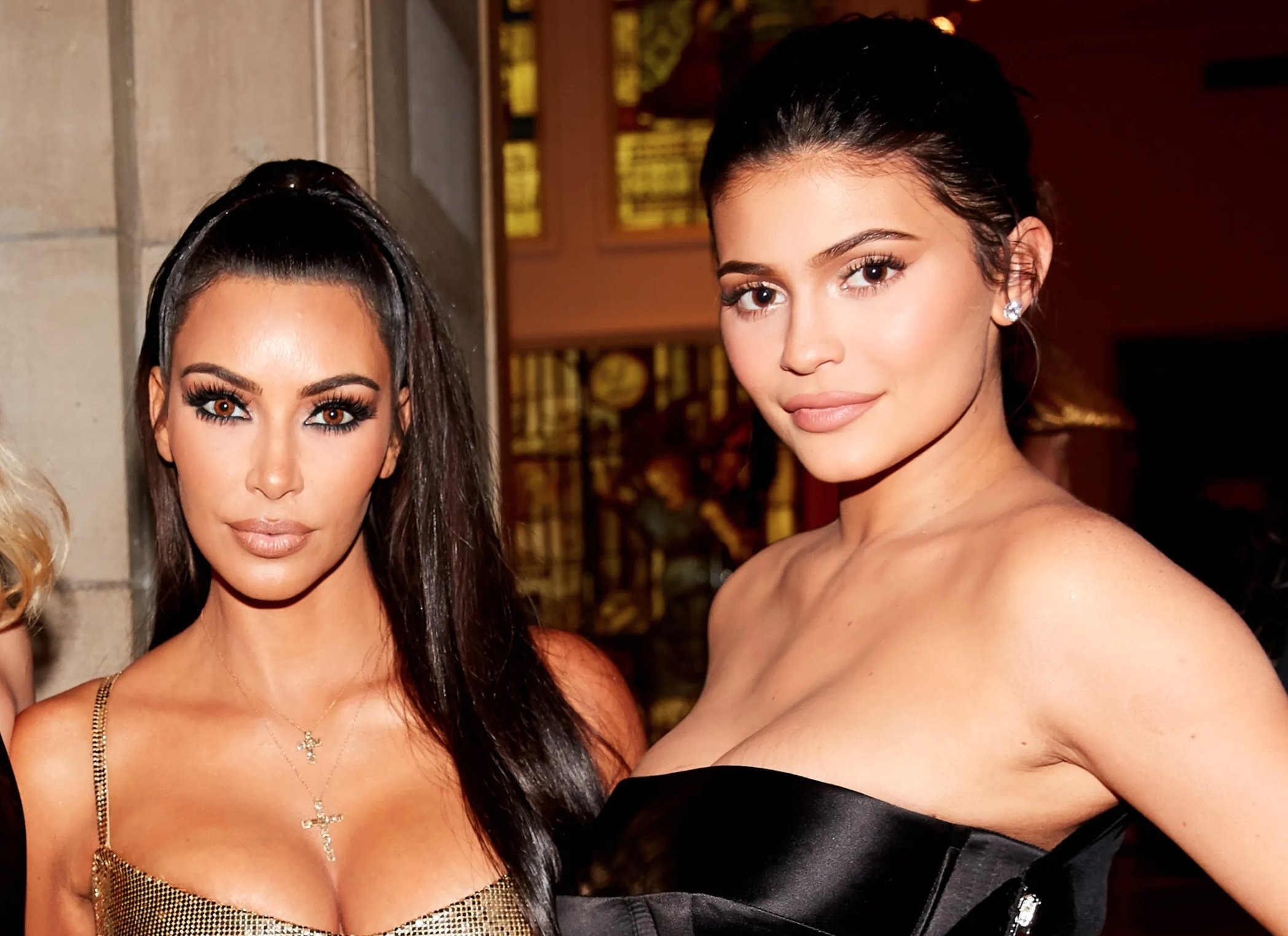 Chi em nha Kim Kardashian che Instagram khi sao chep TikTok hinh anh