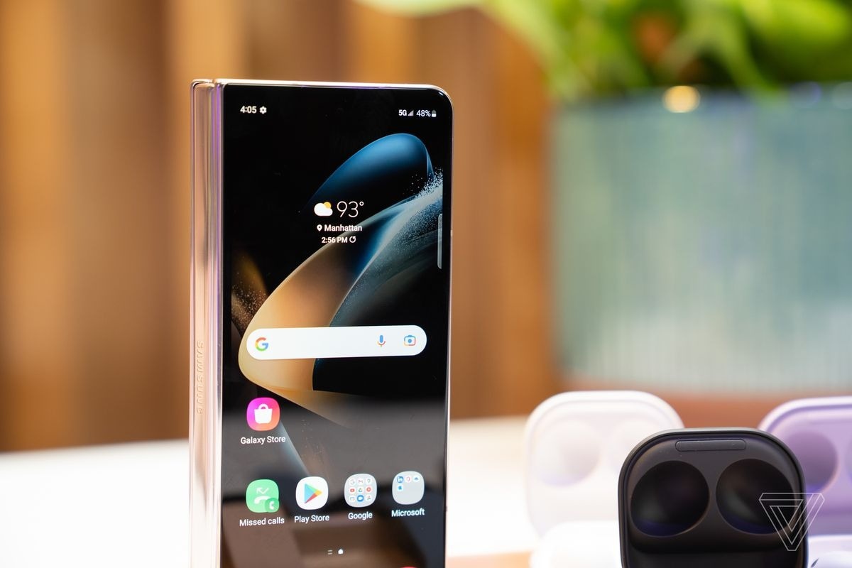 Chiec smartphone Samsung khong danh cho so dong hinh anh