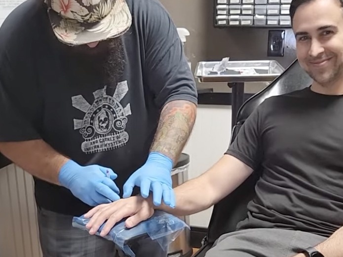 Cay chia khoa vao nguoi anh 1