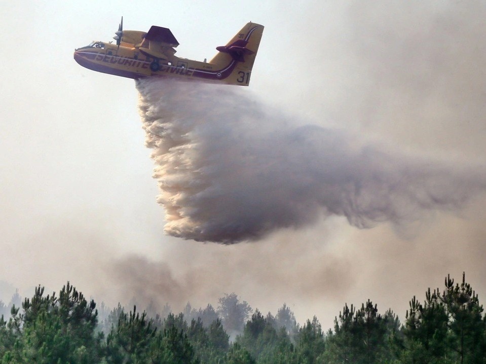 Cach con nguoi tao mua nhan tao de tranh han han hinh anh