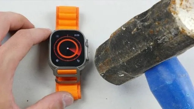 Dung bua dap Apple Watch Ultra de thu do ben hinh anh