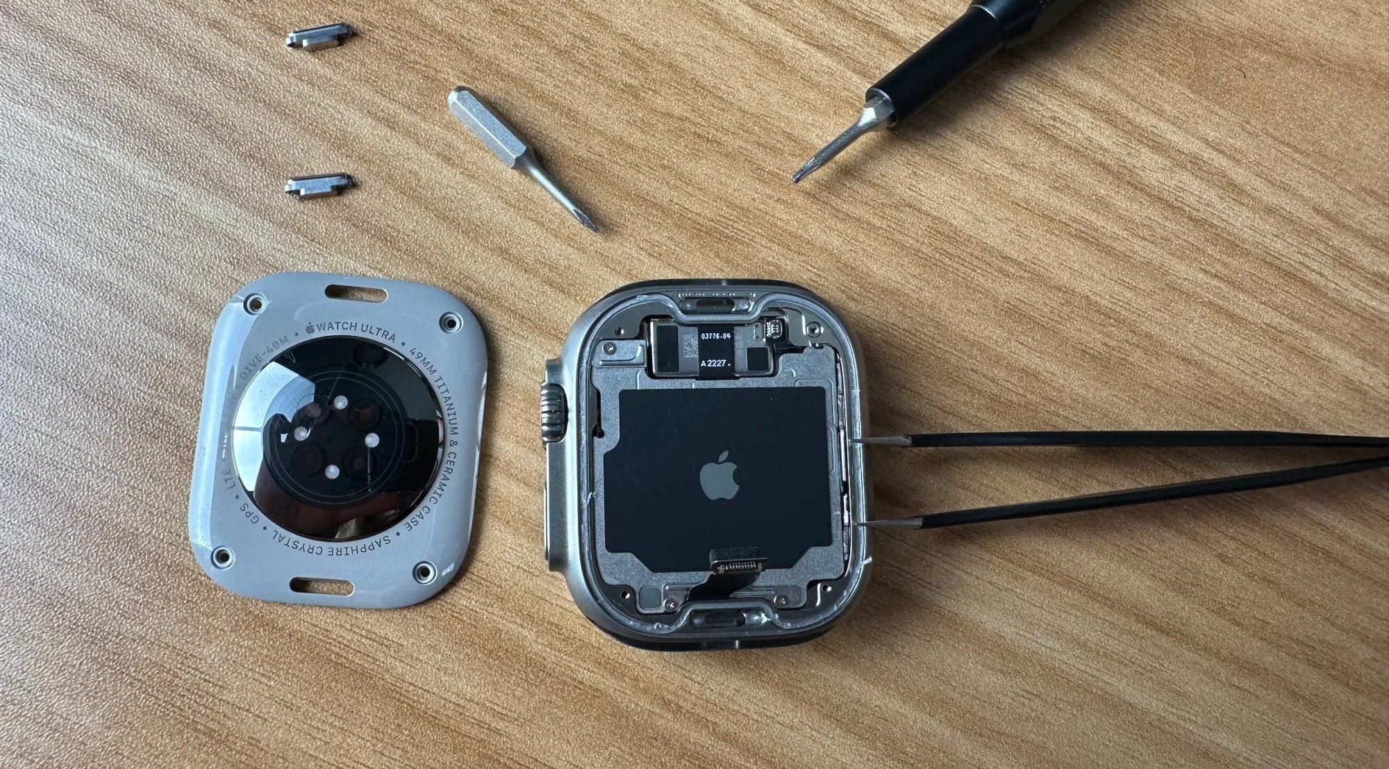 Mo bung Apple Watch Ultra anh 2