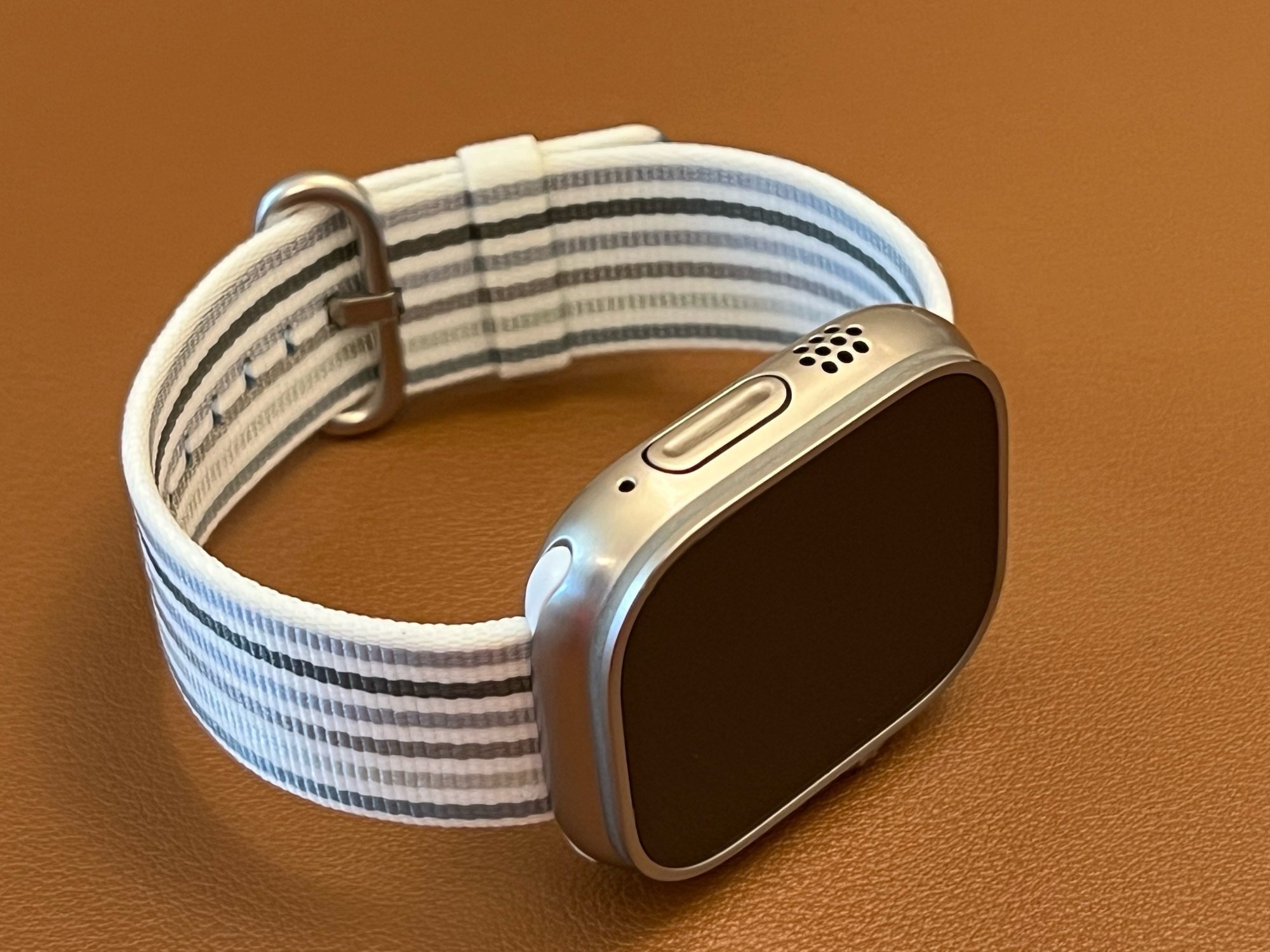 Nguoi dung do vo vi thay Apple Watch Ultra qua xau hinh anh