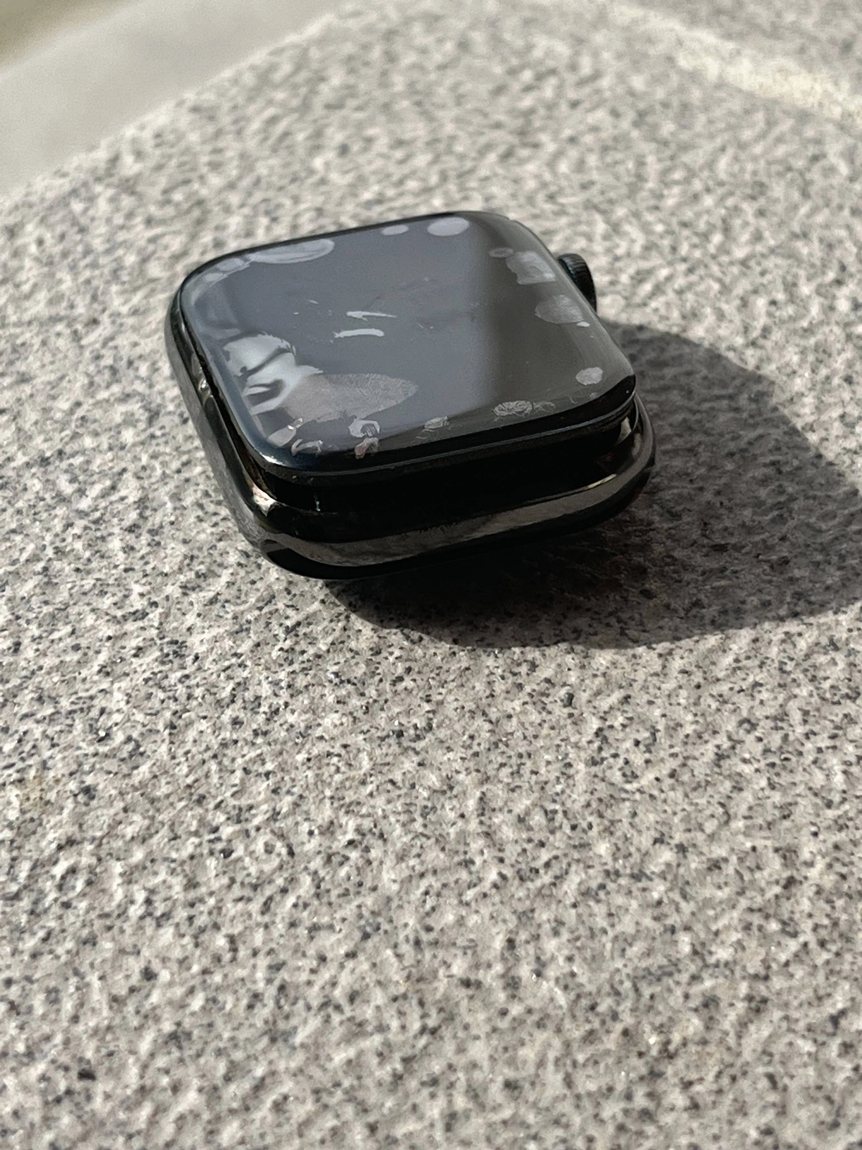 Apple Watch phat no anh 1