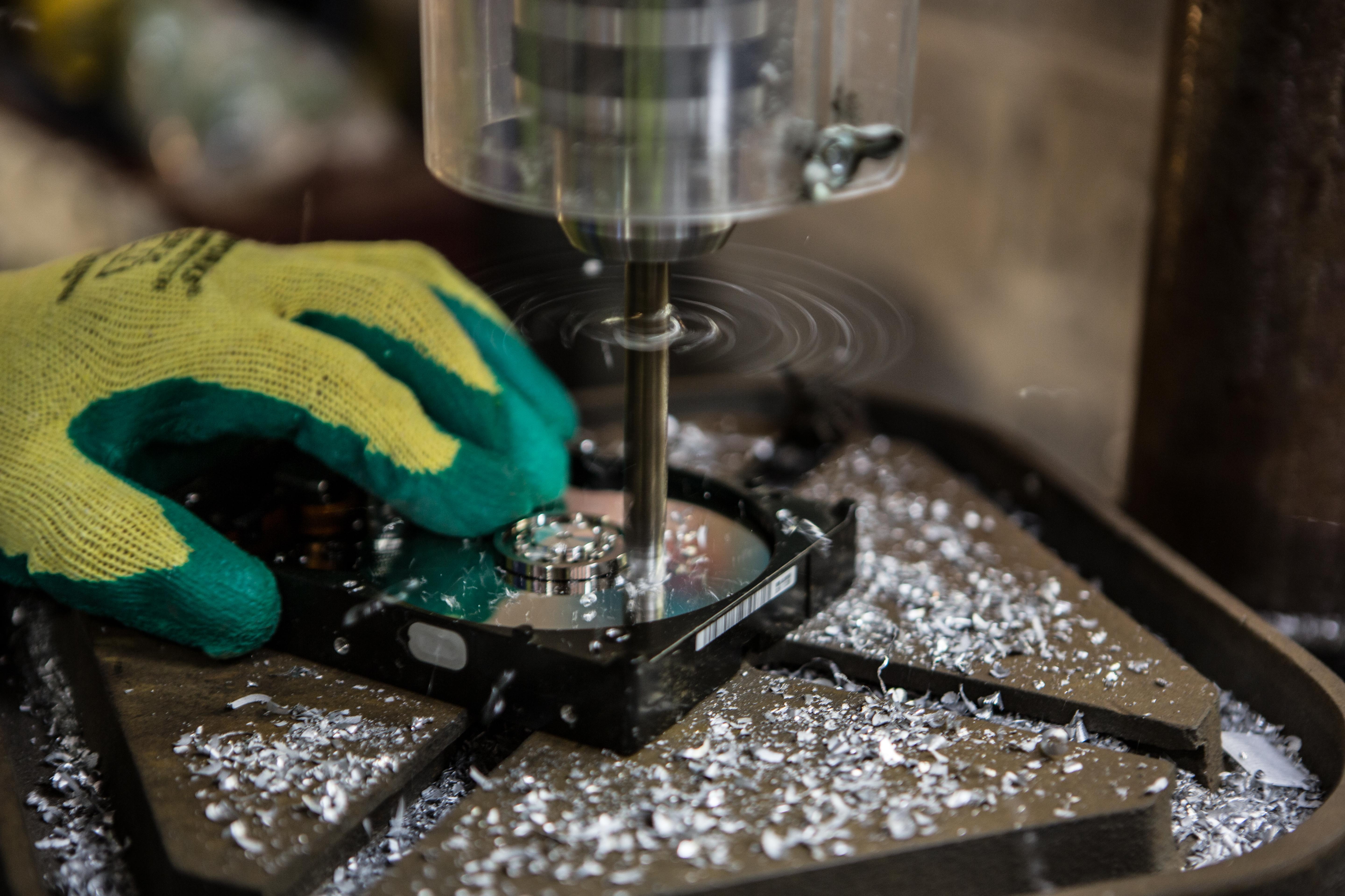 Ly do Microsoft, Google pha huy hang trieu o cung moi nam hinh anh