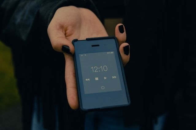 Hoc sinh nao loan khi truong hoc o My cam smartphone hinh anh