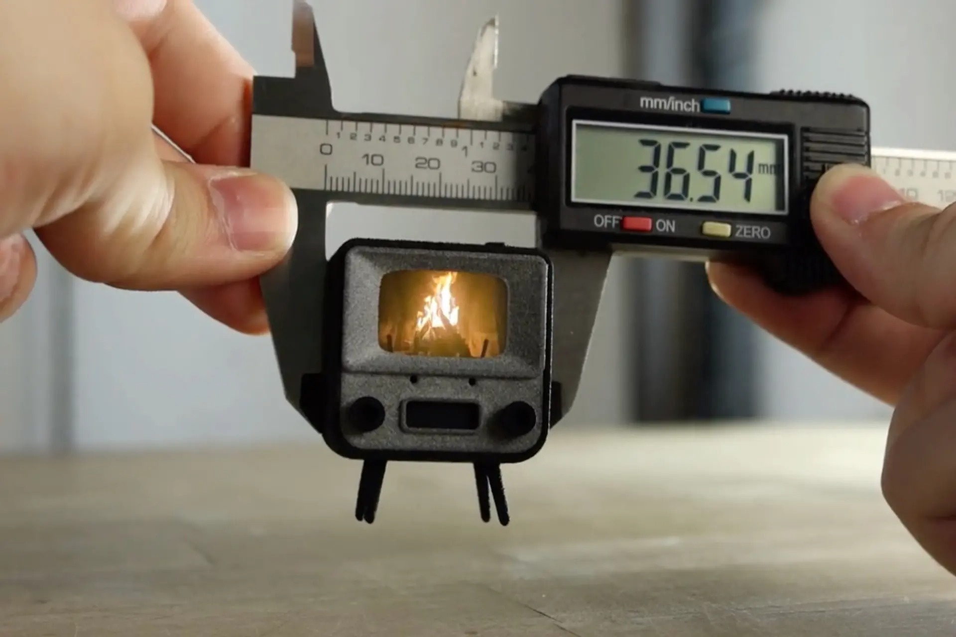 TV nho nhat the gioi anh 1