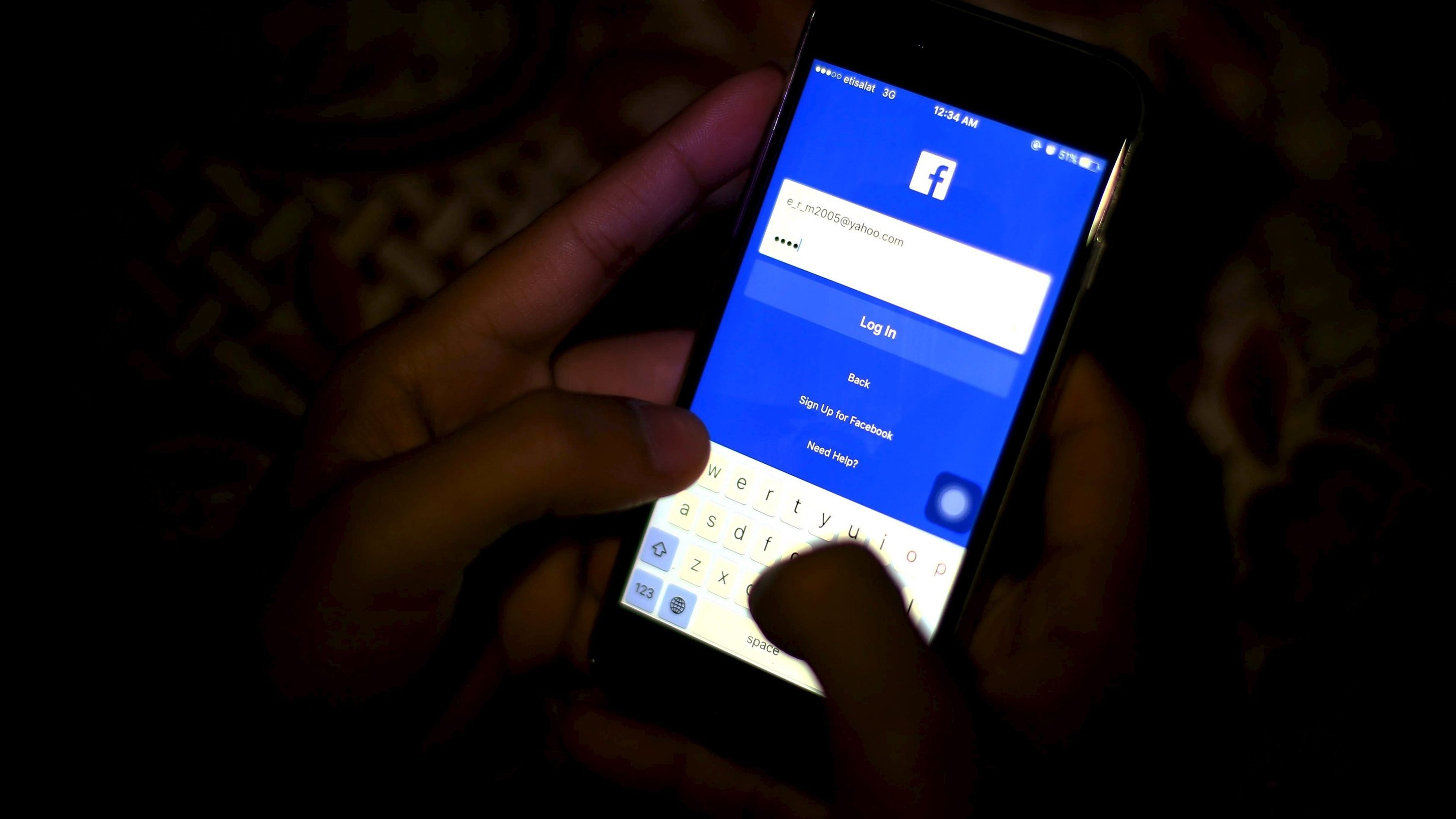 Nhan vien Meta nhan tien de mo khoa tai khoan Facebook, Instagram hinh anh