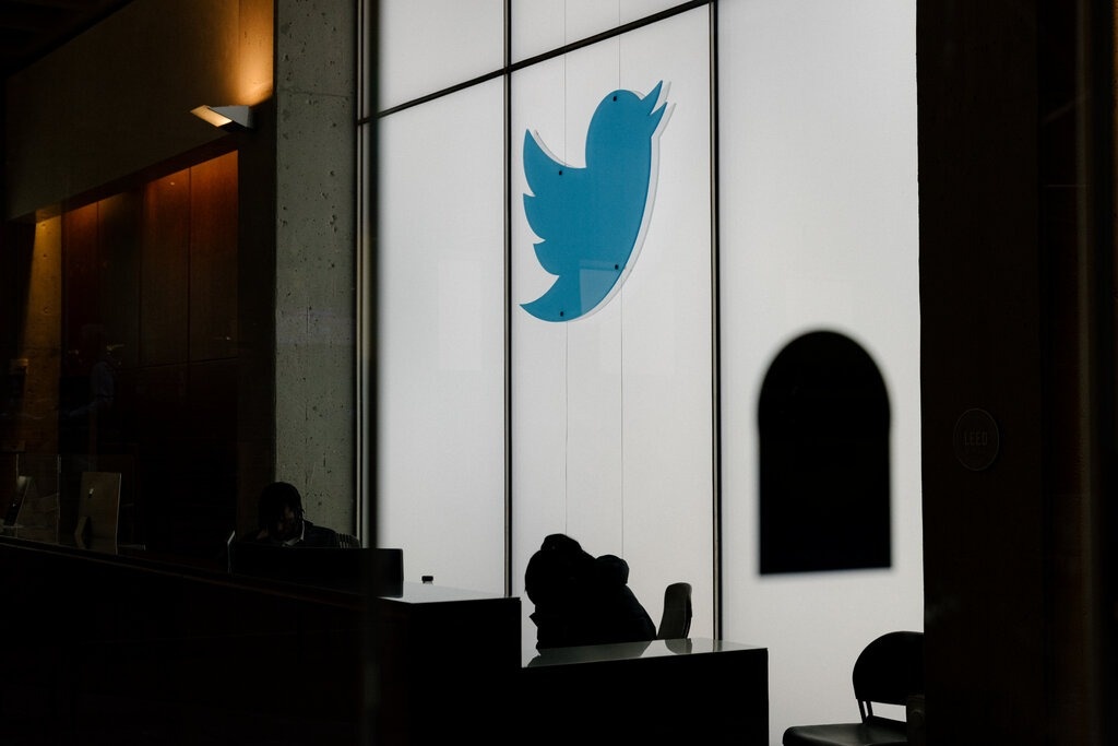 Twitter dong cua tru so hinh anh