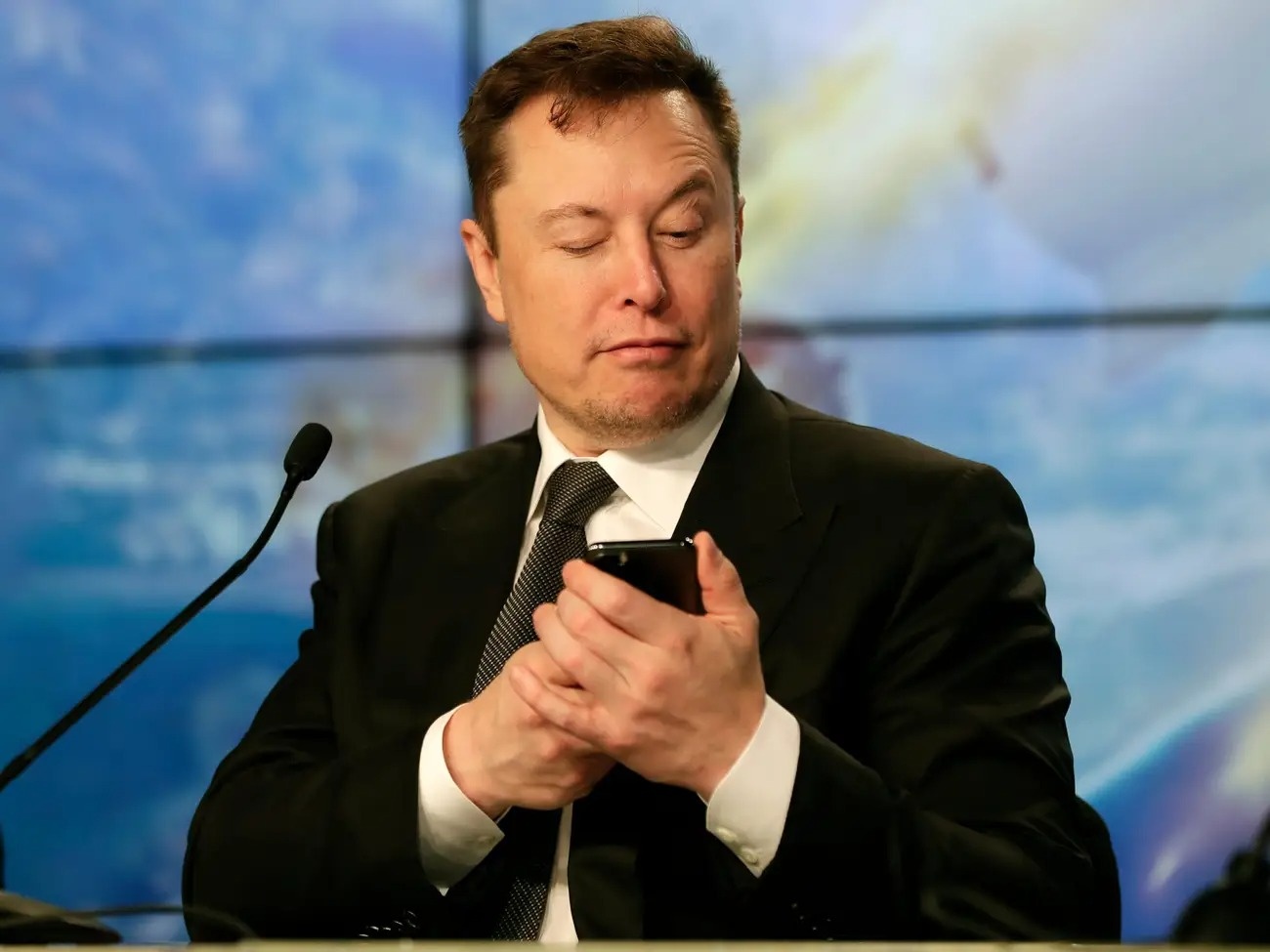 Elon Musk muon tao ra smartphone rieng, thay the iPhone hinh anh