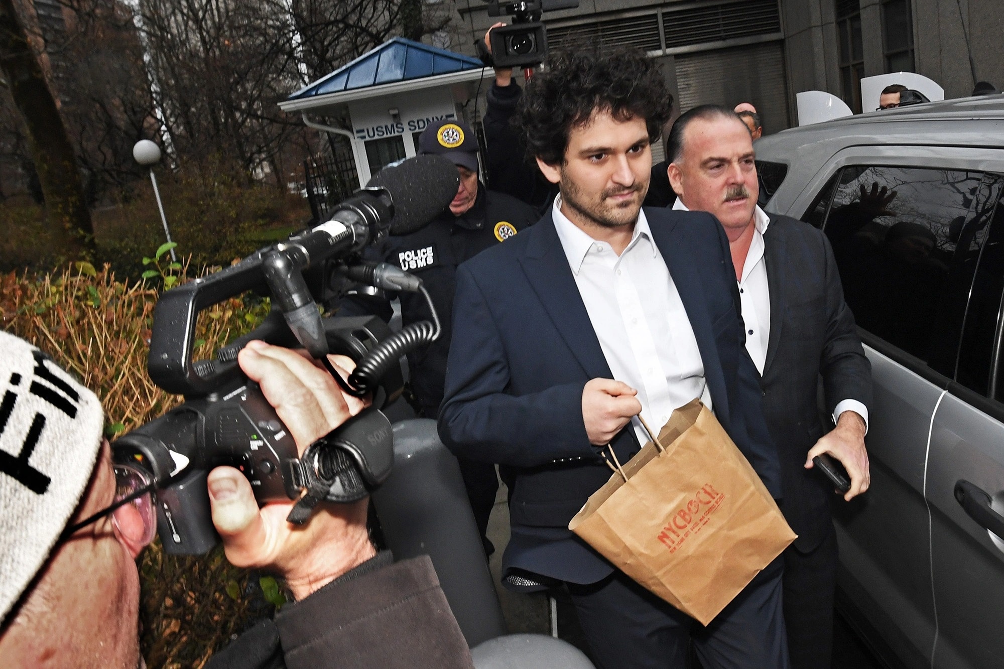 Cuu CEO FTX duoc tai ngoai hinh anh