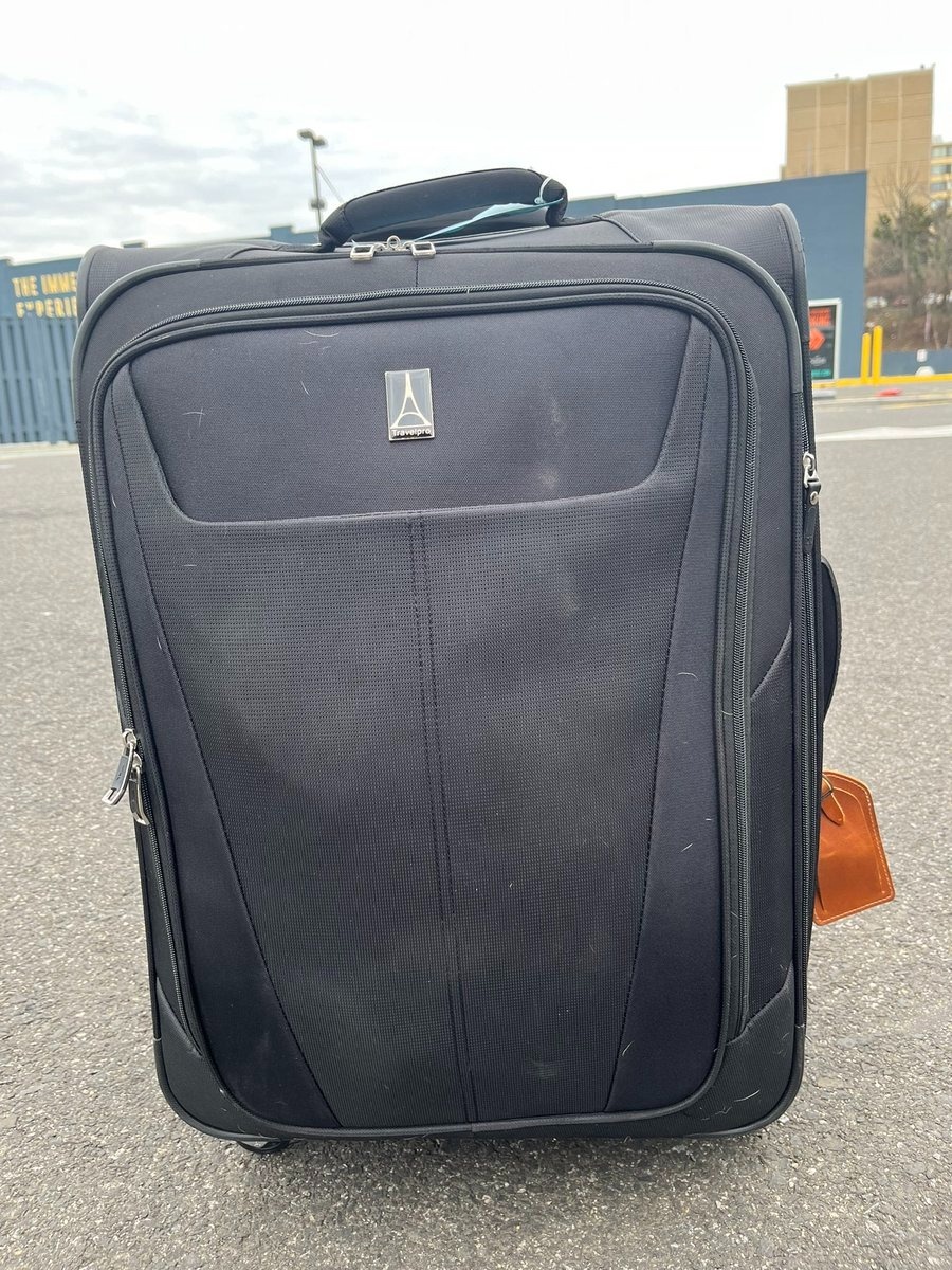 AirTag tim hanh ly anh 1