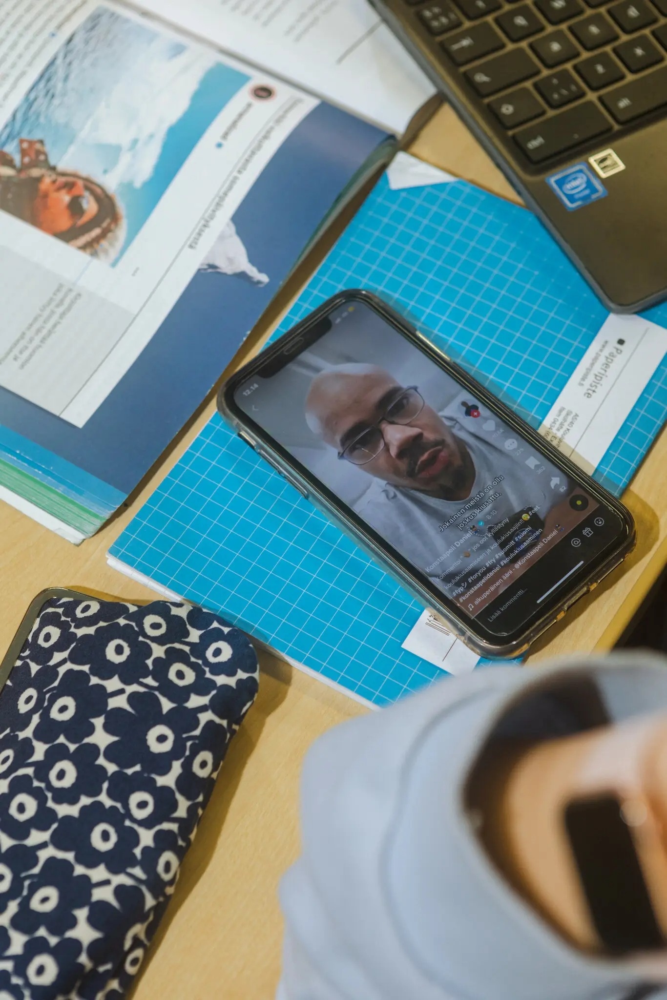 Tre phan biet tin gia anh 2