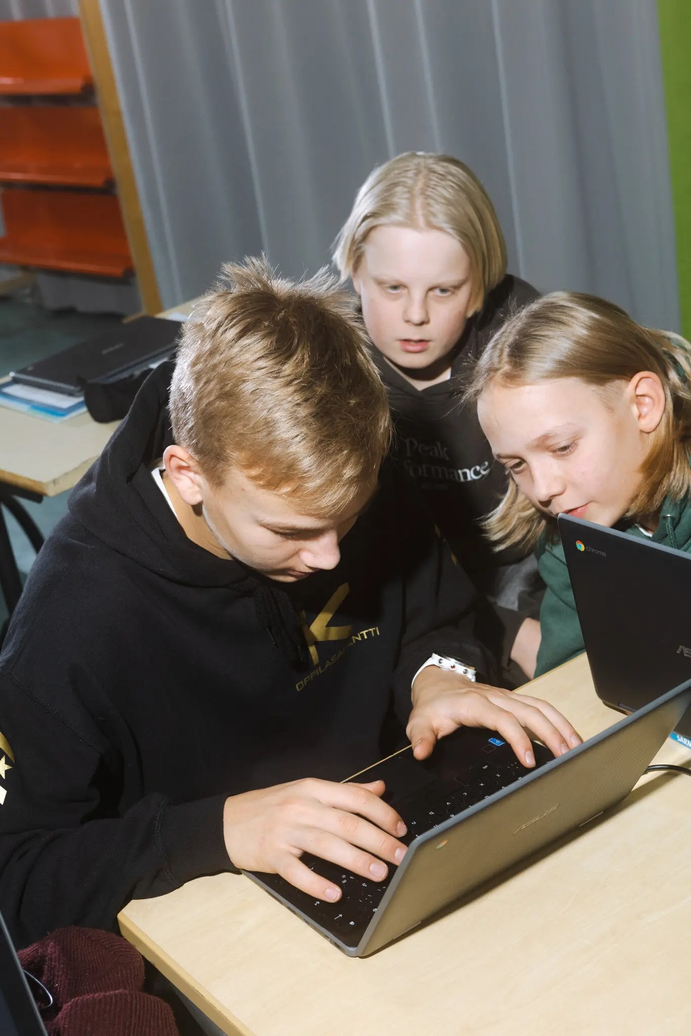 Tre phan biet tin gia anh 1