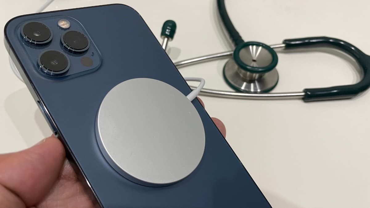 iPhone, Apple Watch co the gay nguy hiem cho benh nhan tim hinh anh