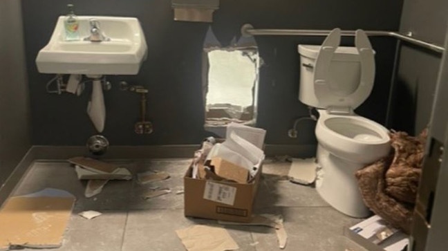 Trom duc tuong Apple Store, vo vet 436 chiec iPhone hinh anh