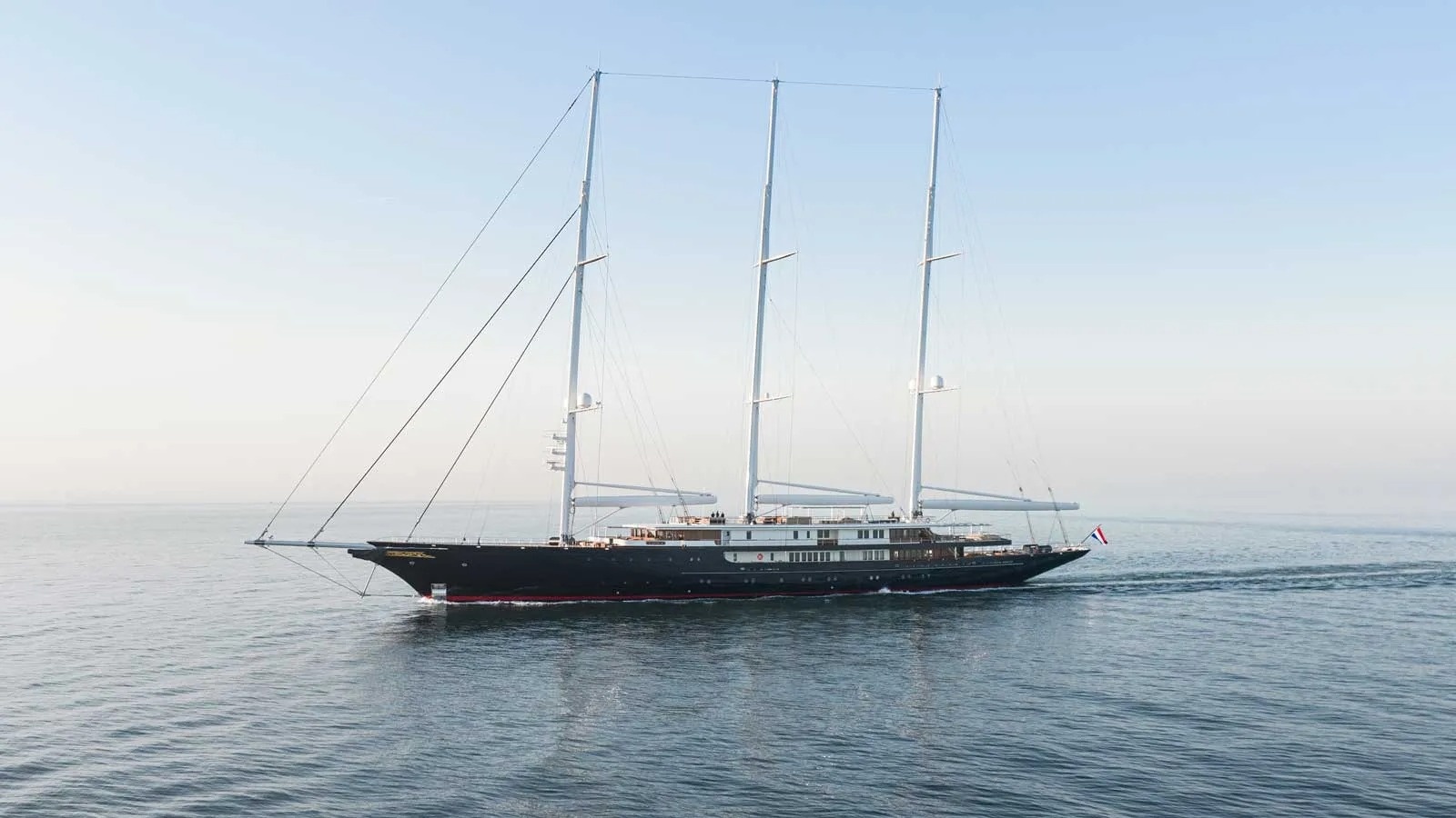 Sieu du thuyen 500 trieu USD cua ty phu Jeff Bezos ra bien hinh anh