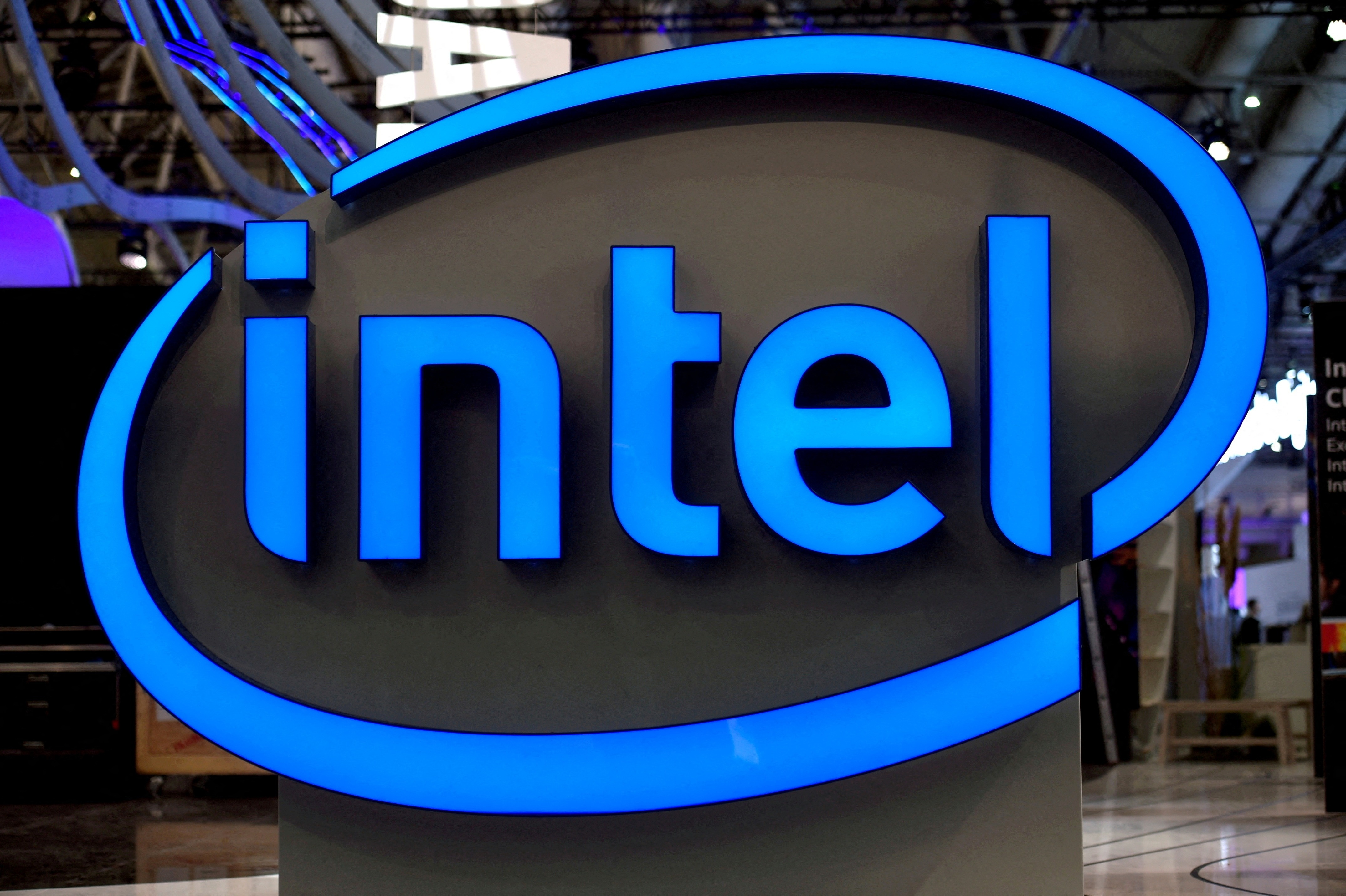 Intel bat tay doi thu, tham gia dot IPO lon nhat nganh ban dan hinh anh