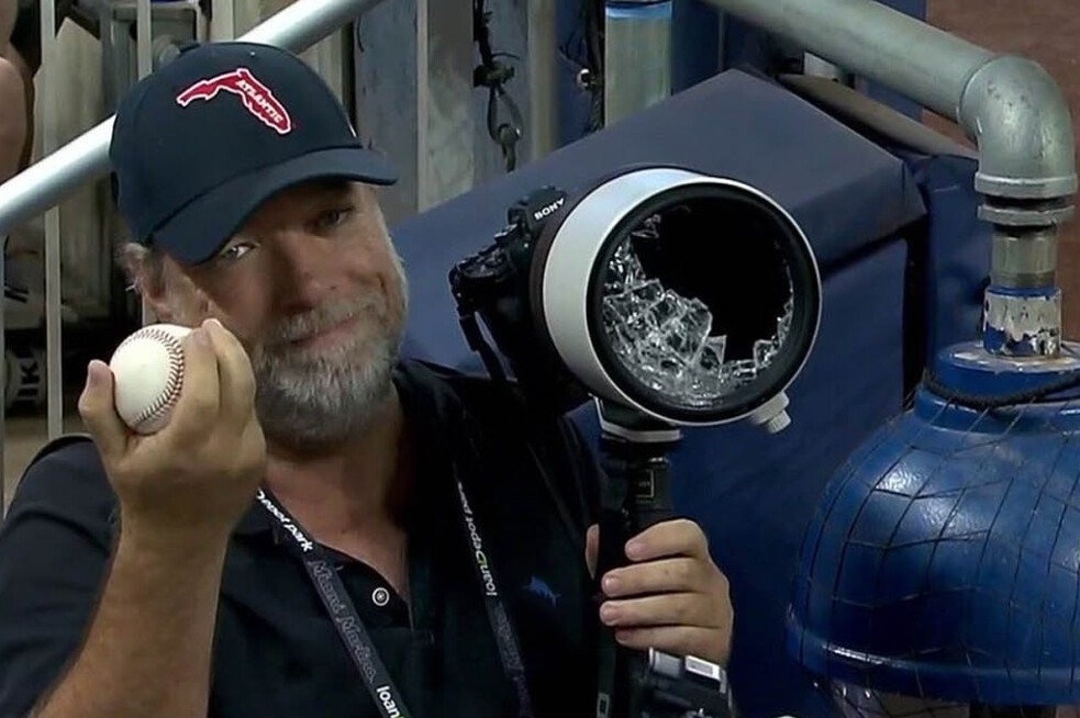 Qua bong lam vo tan tanh bo lens may anh tri gia 12.000 USD hinh anh