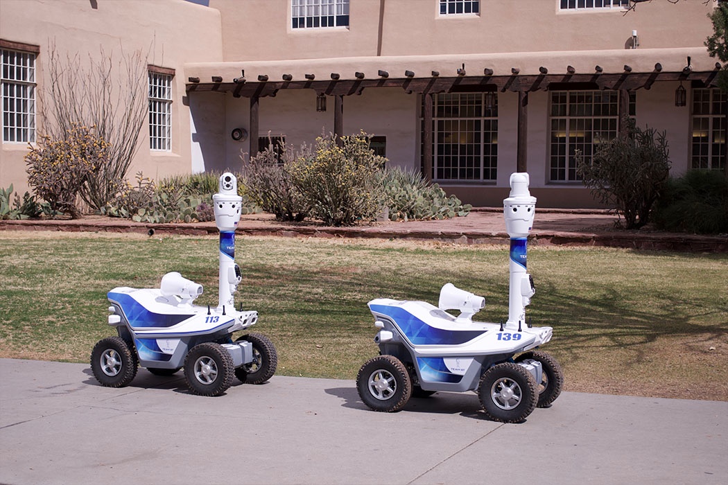 Dung robot thay bao ve anh 1