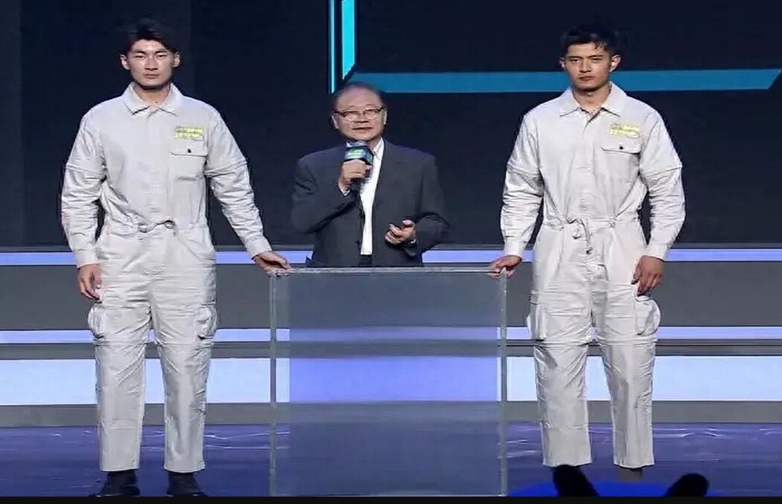 Nha khoa hoc TQ trinh dien ao choang tang hinh nhu Harry Potter hinh anh