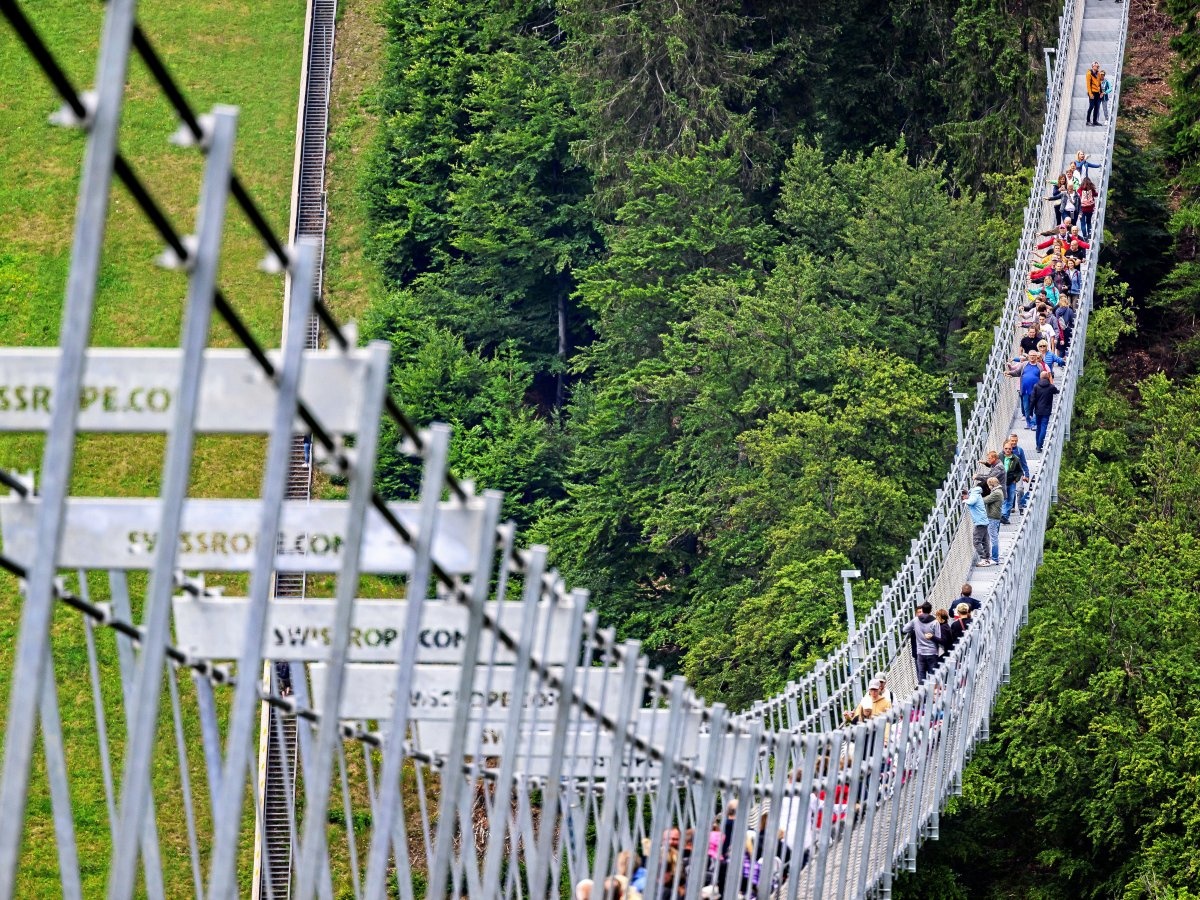 Thot tim voi cau treo di bo khong tru do dai nhat the gioi hinh anh