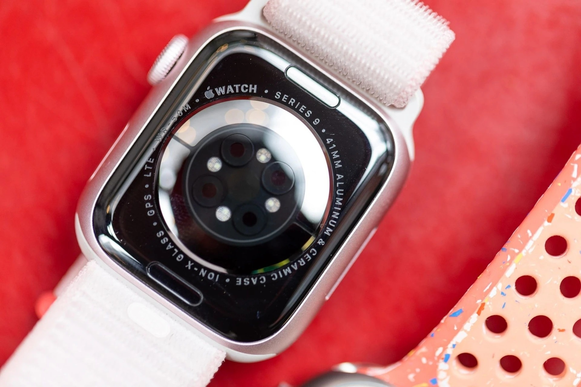 Apple lai ban Apple Watch anh 1