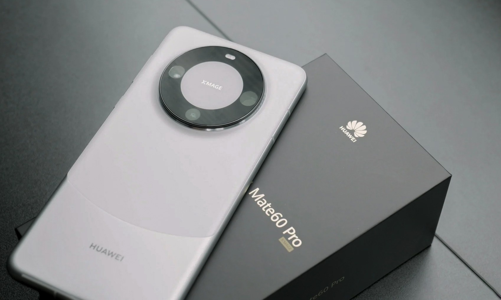 Huawei dat doanh thu gan 100 ty USD hinh anh