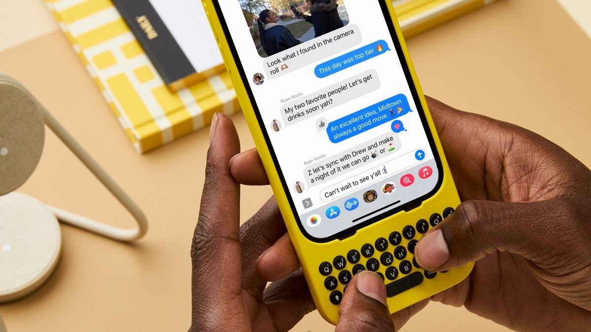 Phu kien giup iPhone so huu ban phim vat ly nhu BlackBerry hinh anh