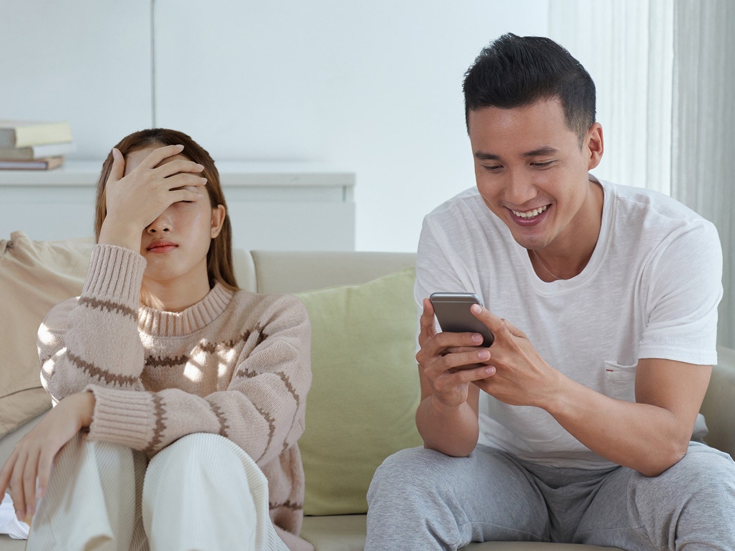 Nguoi phu nu Trung Quoc doa bo chong sap cuoi vi mai 'song ao' hinh anh