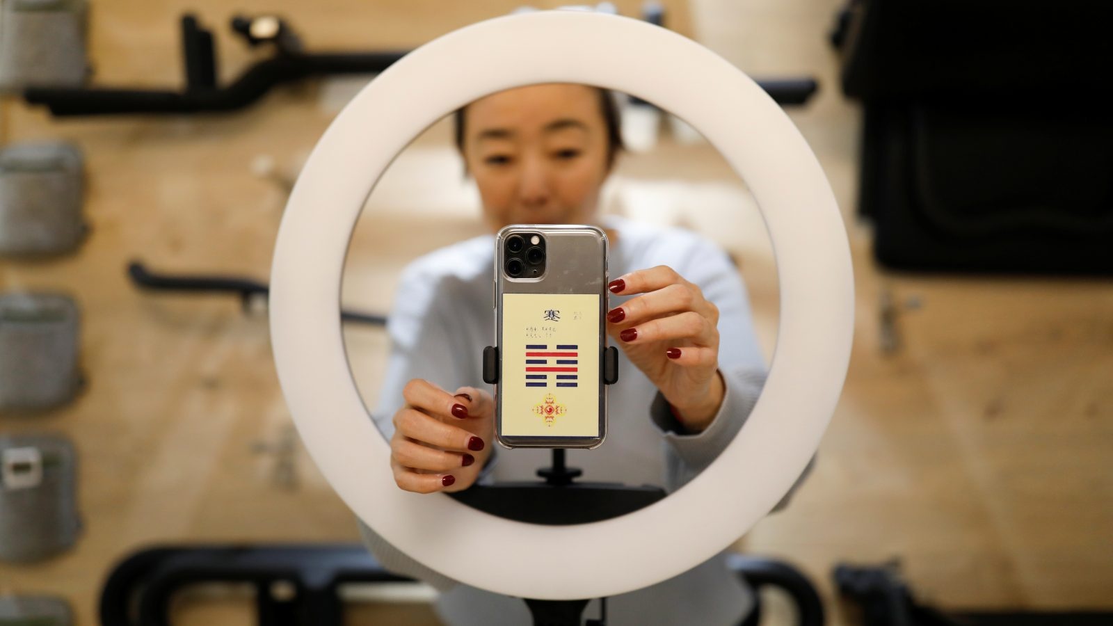 Hop dong no le livestream anh 2