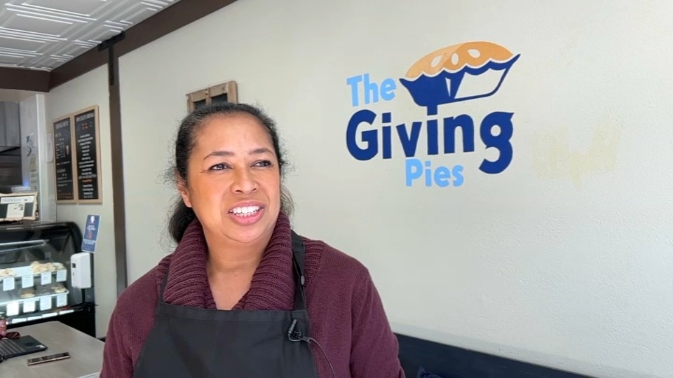 Tesla bom hang anh 1