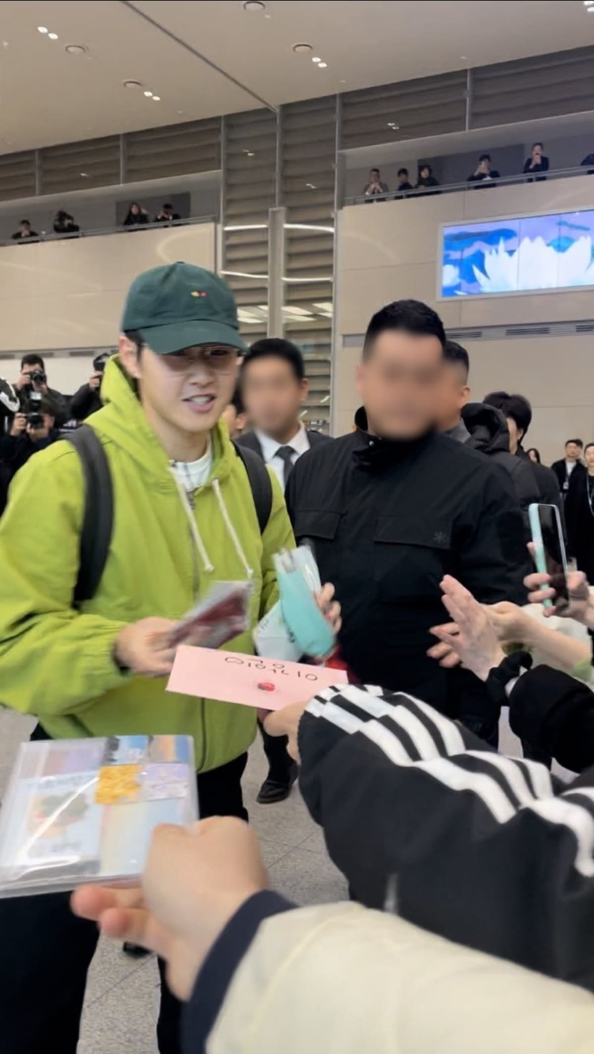 Lee Kang-in xin loi anh 5