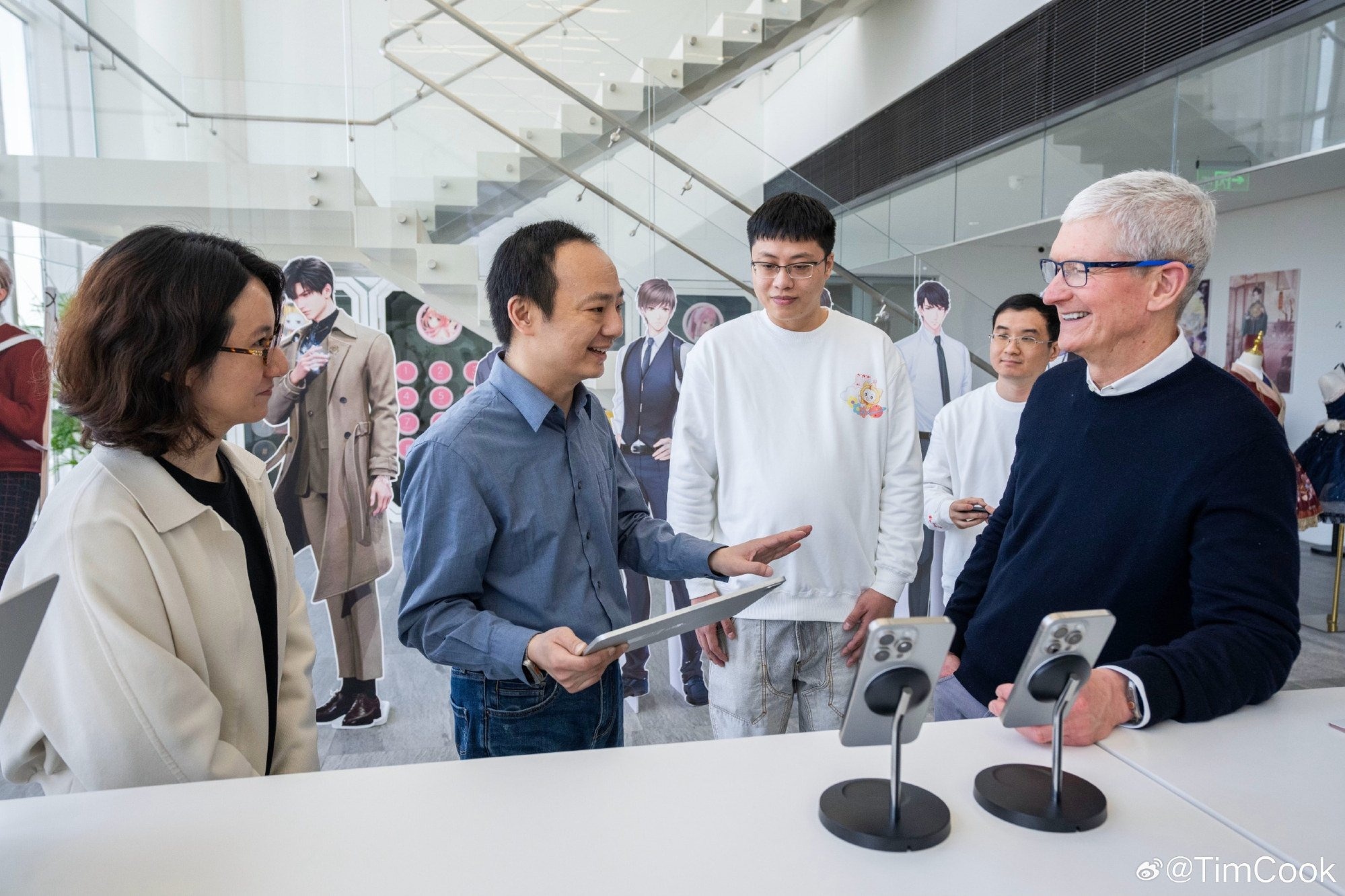 Tim Cook den Trung Quoc anh 2