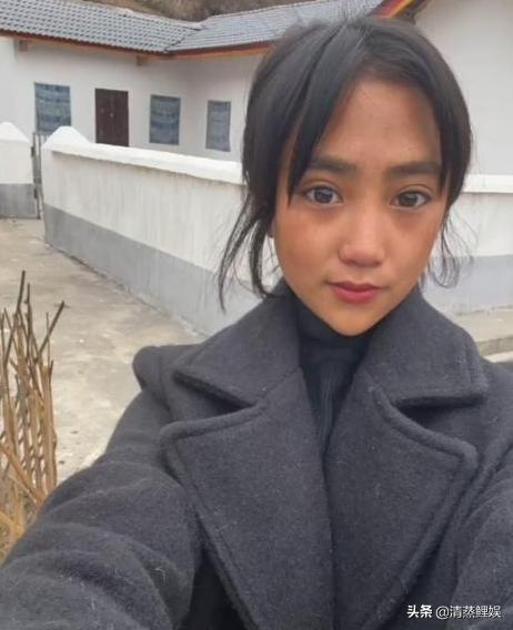 Livestreamer giả nghèo bán hàng ảnh 3 Livestreamer gia ngheo ban hang anh 3