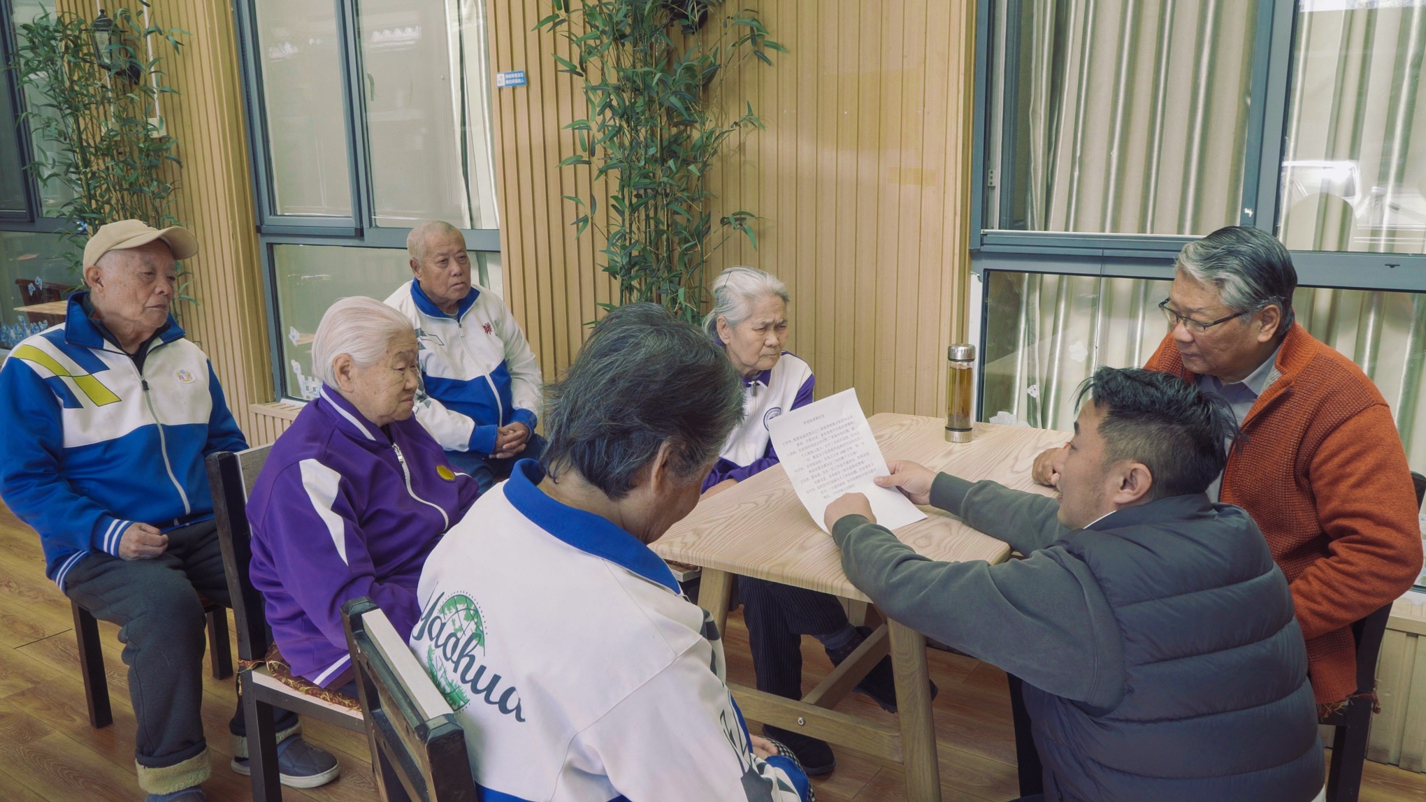 Nguoi gia tap choi TikTok anh 2