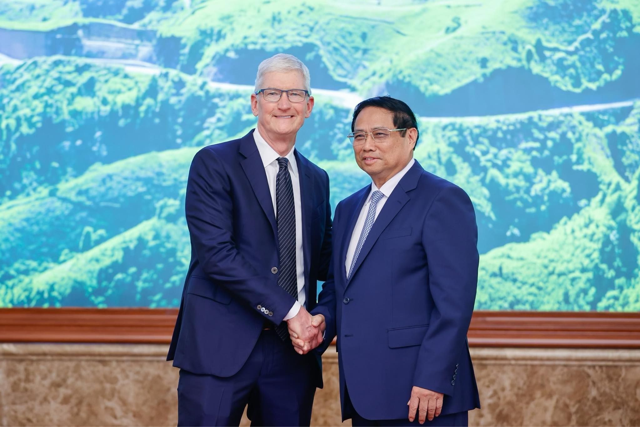 Tim Cook roi Viet Nam anh 4