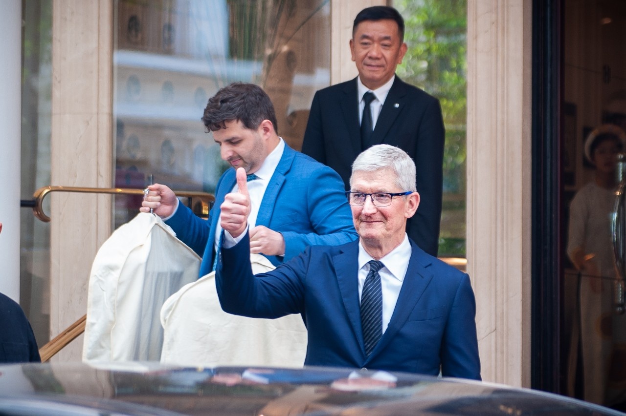 Tim Cook len chuyen co roi Viet Nam hinh anh