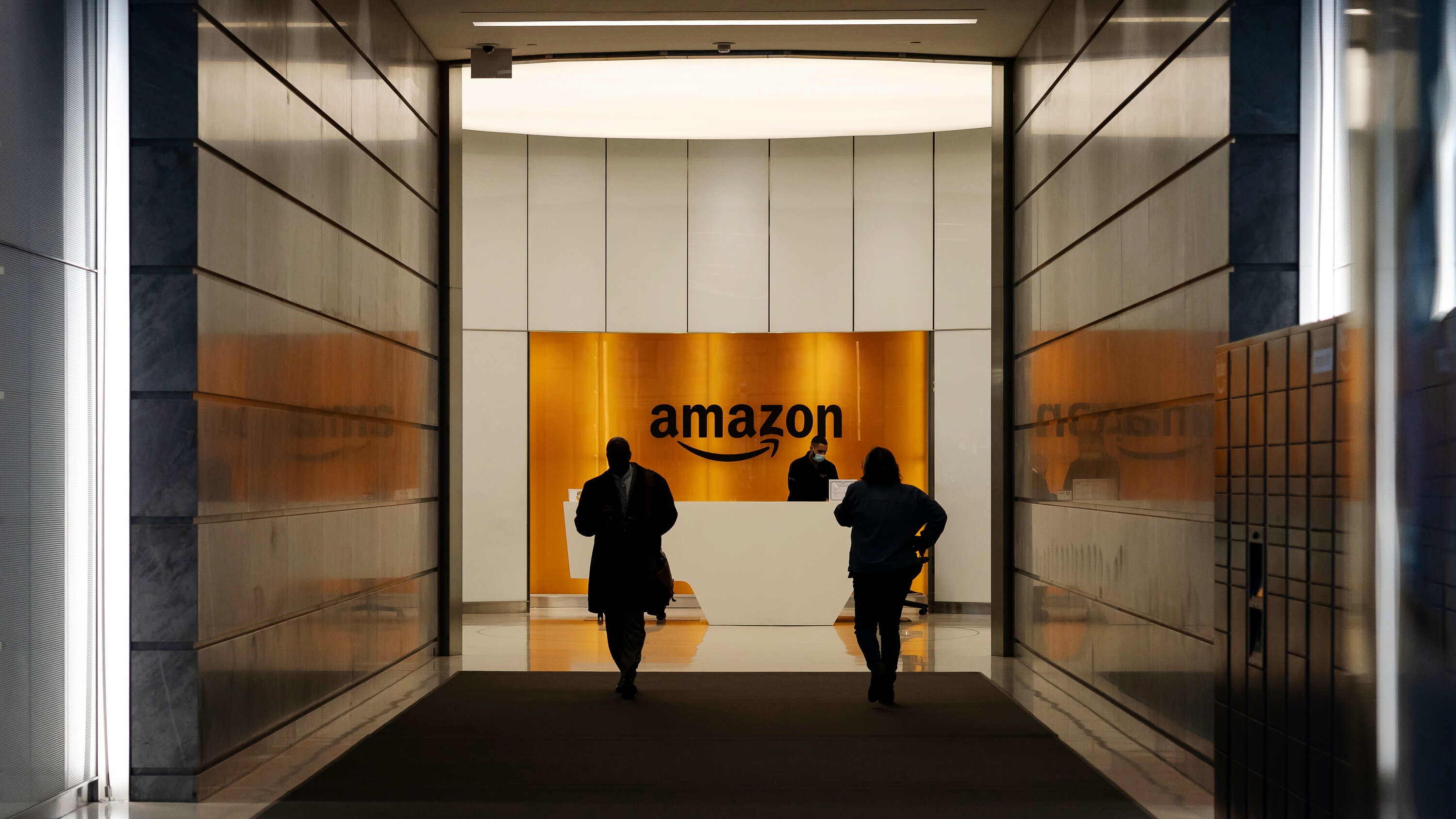 Cach Amazon dung ca thap ky de cai cam gian diep vao doi thu hinh anh