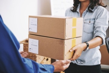 Lam buu chinh chui, Fly Express bi phat 15 trieu dong hinh anh