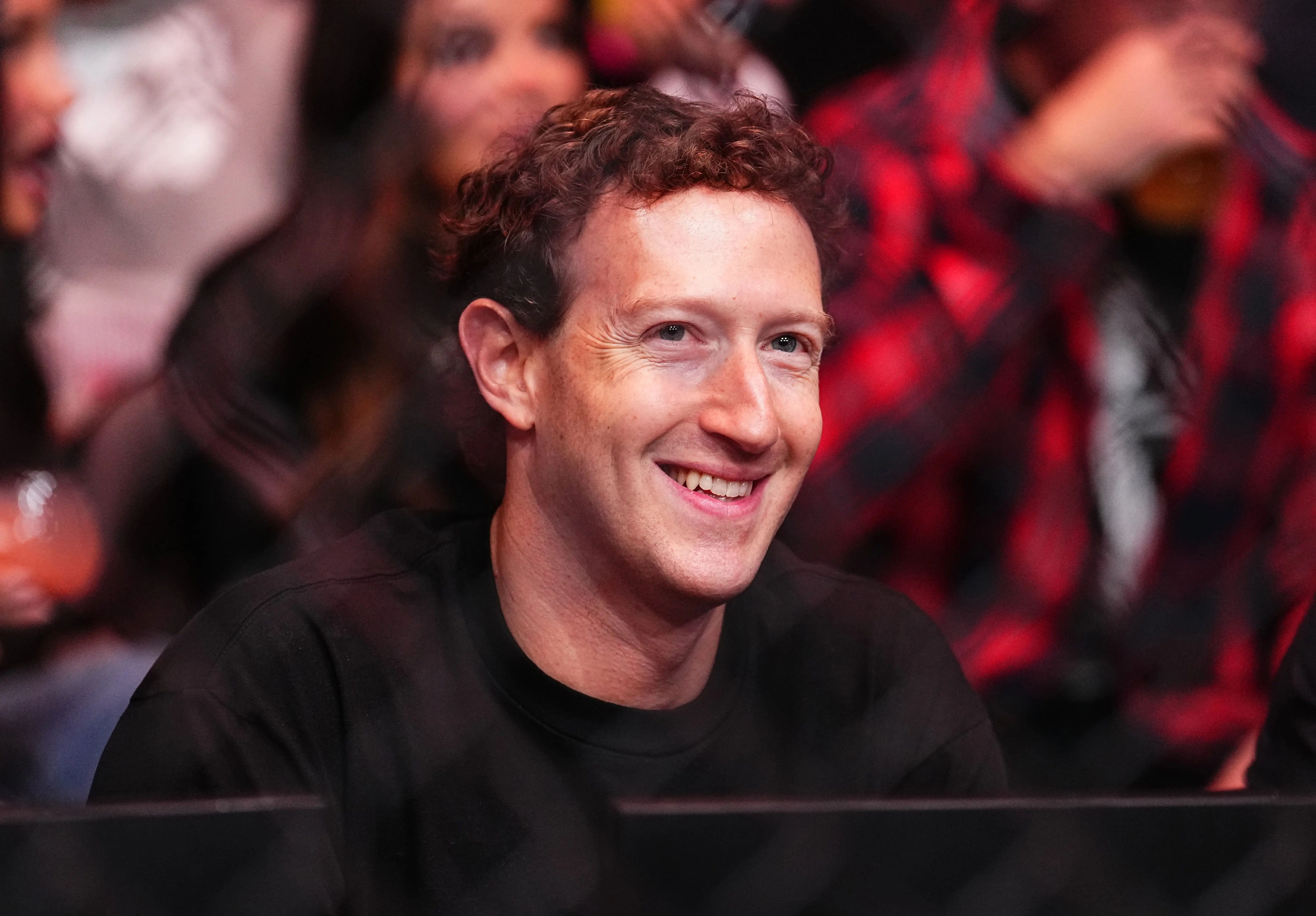 Mark Zuckerberg ‘lot xac’ hinh anh